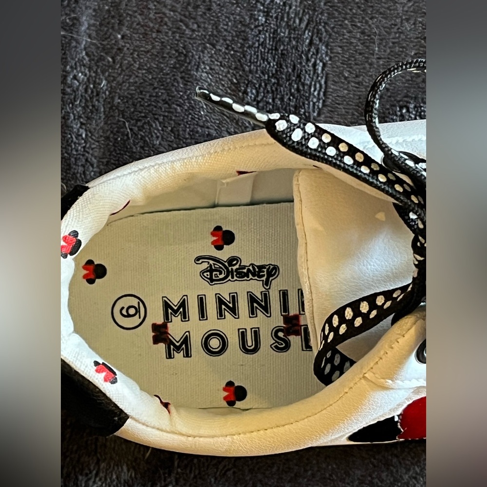 Disney Minnie Mouse sneakers. Embroidered. Low-top. Women’s 6 or youth 4. New! - Picture 10 of 10